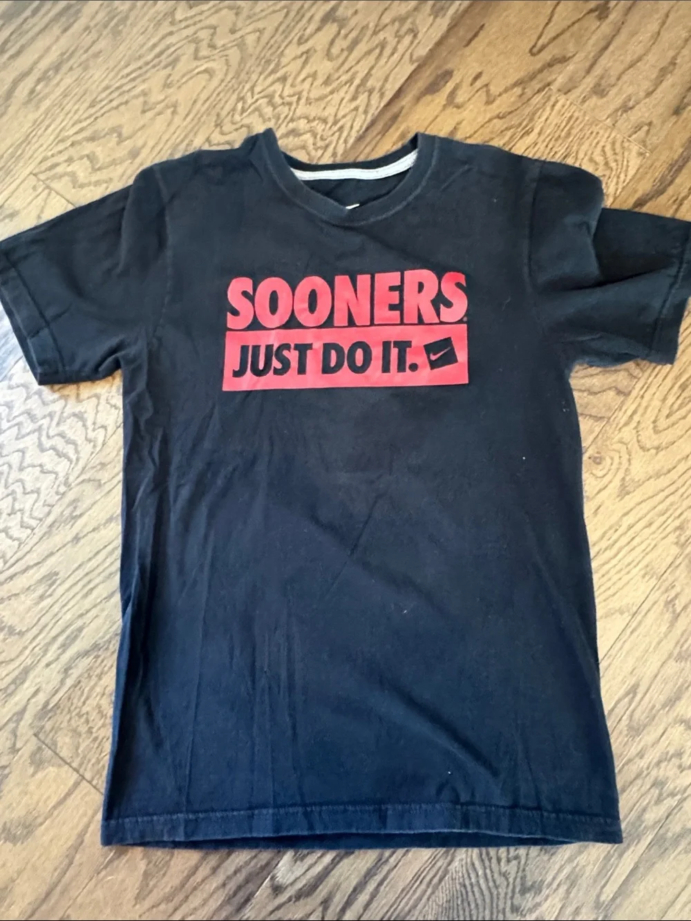 Nike Black Kids Tee with Red 'SOONERS' Graphic